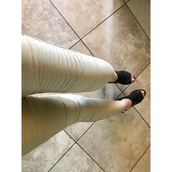 ❗️LAST❗️Khaki Moto Leggings - Picture 3 of 4